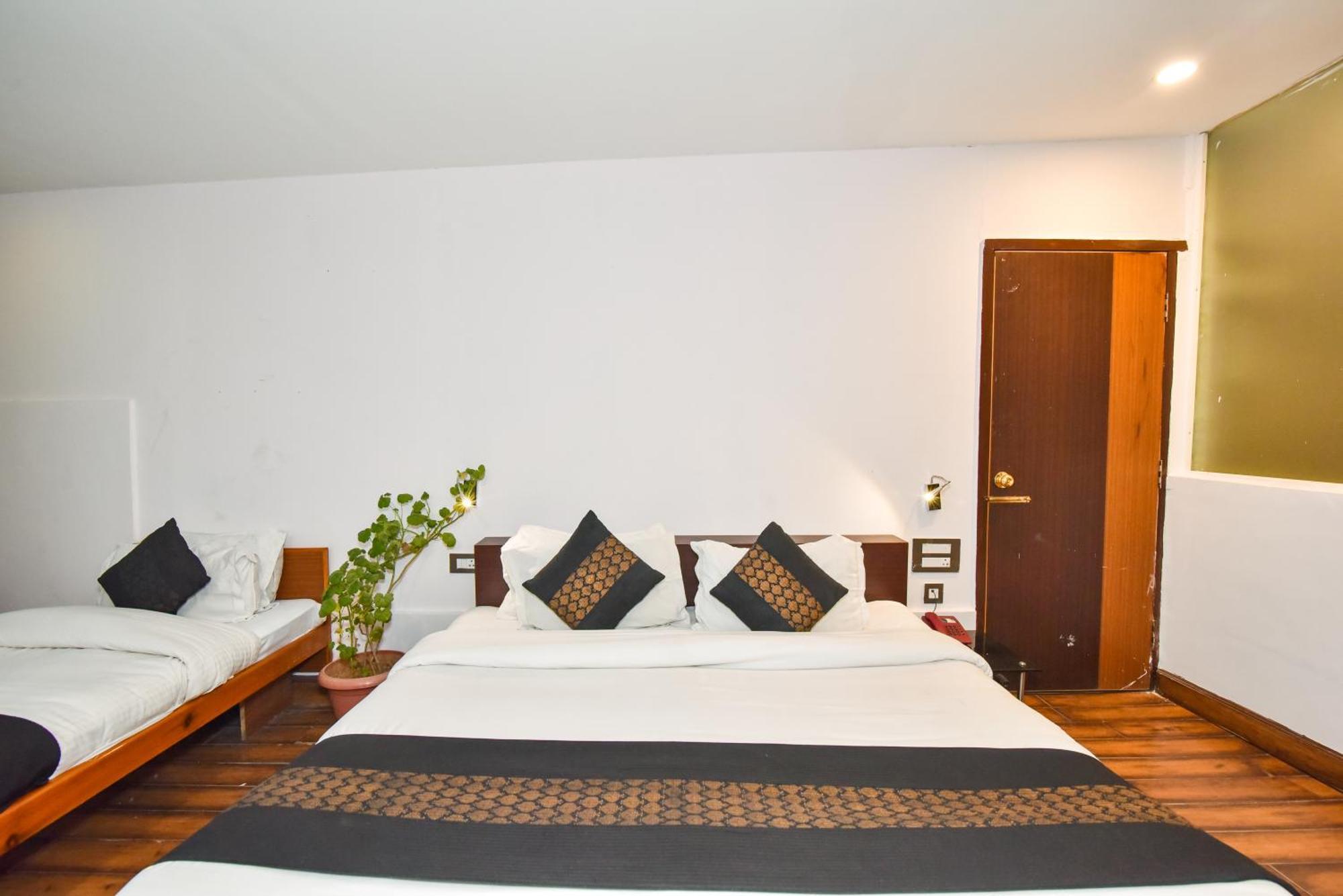 M Hotel And Restaurant McLeod Ganj Exterior photo